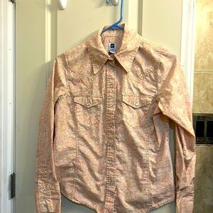 Women’s pink size small Gap button down collared blouse.